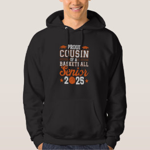 Stolzer Cousin eines Basketball-Absolventen im Jah Hoodie
