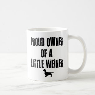 stolzer Eigentümer eines kleinen Weiner Kaffeetasse