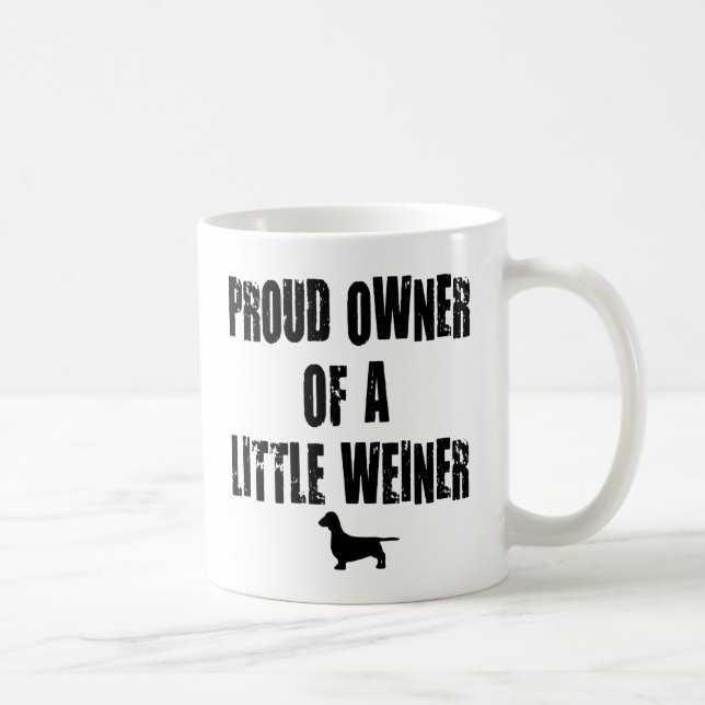 stolzer Eigentümer eines kleinen Weiner Kaffeetasse (Rechts)