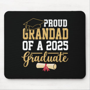 Stolzer Opa eines Absolventen der Abschlussklasse Mousepad