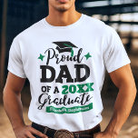 Stolzer Vater eines schwarz-grünen Kapselnamens 20 T-Shirt<br><div class="desc">Feiern Sie den Abschluss Ihres Sohnes oder Ihrer Tochter mit diesem modernen T - Shirt mit einem "stolzen VATER einer Graduate 2022"-Typografie in schwarz und grün; passen Sie diesen T - Shirt einfach mit dem Abschluss Jahr und dem Namen des Absolventen durch Bearbeiten der Vorlagenfelder an. Für weitere Anfragen, Personalisierungen,...</div>
