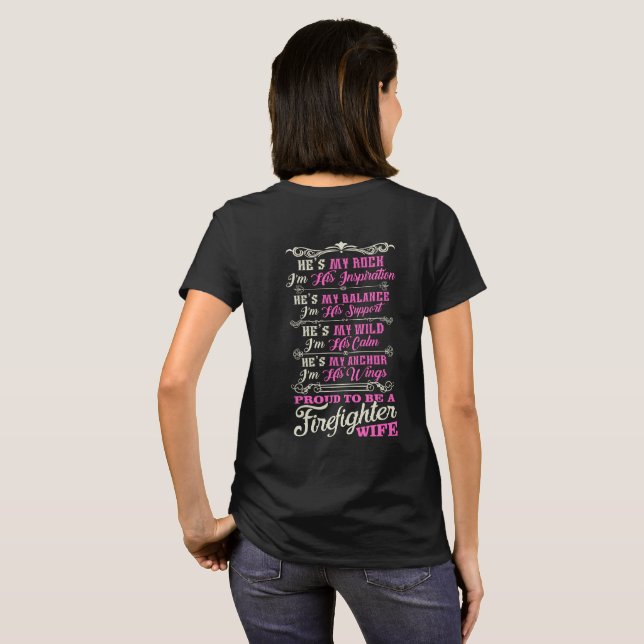 Stolzes Feuerwehrmann-Ehefrau-Shirt T-Shirt (Schwarz voll)