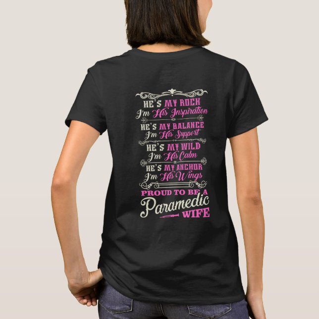 Stolzes Sanitäter-Ehefrau-Shirt T-Shirt (Rückseite)
