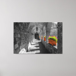 Stone Archway mit Blume Leinwanddruck
