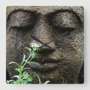 Stone Garden Statue with flower Quadratische Wanduhr