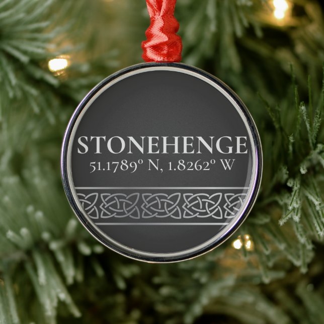 Stonehenge Latitude Longitude Dark Ornament Aus Metall (Baum)