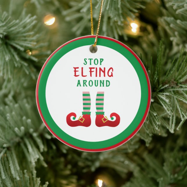 Stopp Elfing Around Funny Christmas Sprichwort Keramik Ornament (Baum)