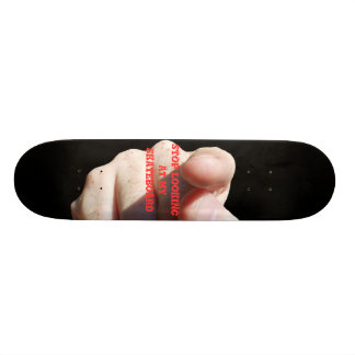 STOPPEN SIE, MEIN SKATEBOARD ZU BETRACHTEN