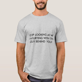 STOPPEN Sie, MICH ZU BETRACHTEN, den ich MIT DEM T-Shirt