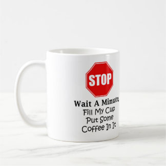 Stoppen Sie und warten Sie eine Minute, füllen Sie Kaffeetasse