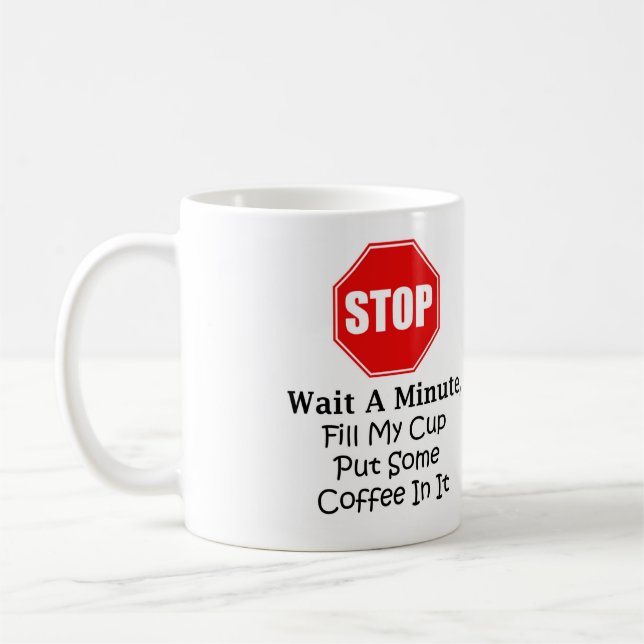 Stoppen Sie und warten Sie eine Minute, füllen Sie Kaffeetasse (Links)