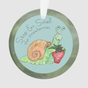 Stoppen und riechen Sie die Erdbeeren-Schnecke Ornament