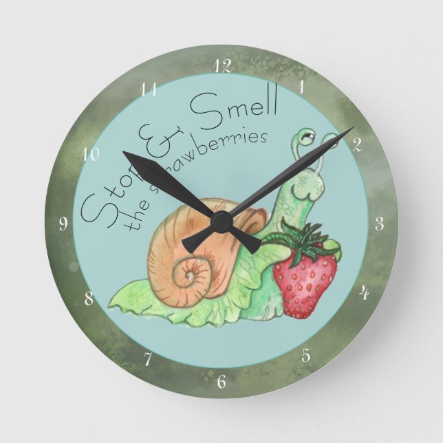 Stoppen und riechen Sie die Erdbeeren-Schnecke  Runde Wanduhr (Vorderseite)