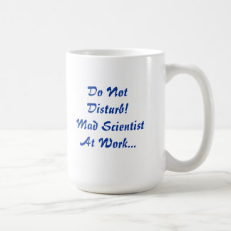 Stören Sie - wütenden Wissenschaftler nicht an der Kaffeetasse