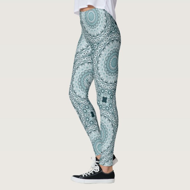 Stormy Blue und Gray Mandala Pattern Leggings (Links)