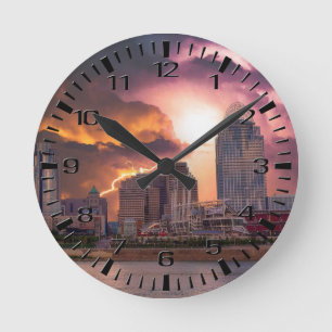 Stormy Cincinnati Great American Ball Park Runde Wanduhr