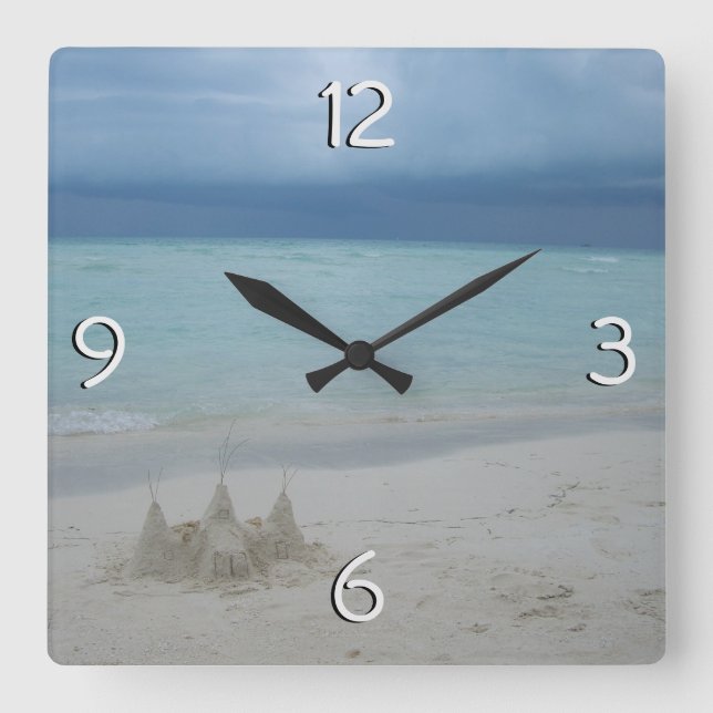 Stormy Sandcastle Beach Landscape Foto Quadratische Wanduhr (Vorderseite)
