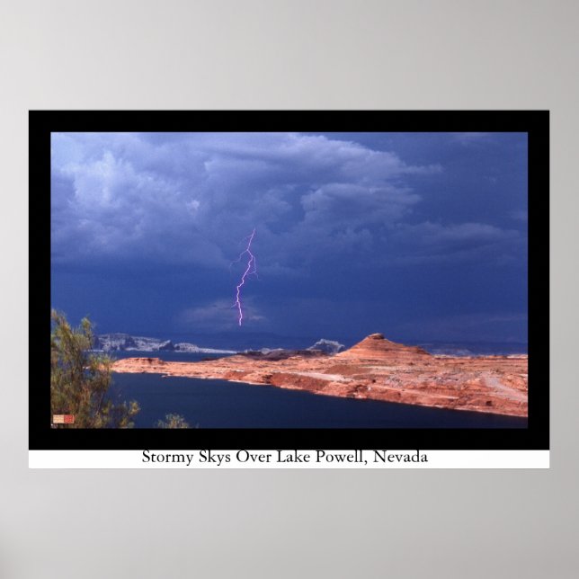 Stormy Skies Over Lake Powell, Nevada Poster (Vorne)
