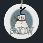 Stovepipe Hat Snowman Keepake Ornament<br><div class="desc">Ein Schneemann mit einem Schal und einem hohen Hocker Hut und Text,  der "SNOW" auf einem Snowman Keepsake-Urlaubsornament,  die Sie sicher sind,  für die nächsten Jahre Liebe!</div>