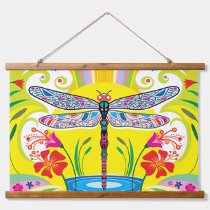 Strahlende Libelle und Wildblumen Wandteppich Mit Holzrahmen