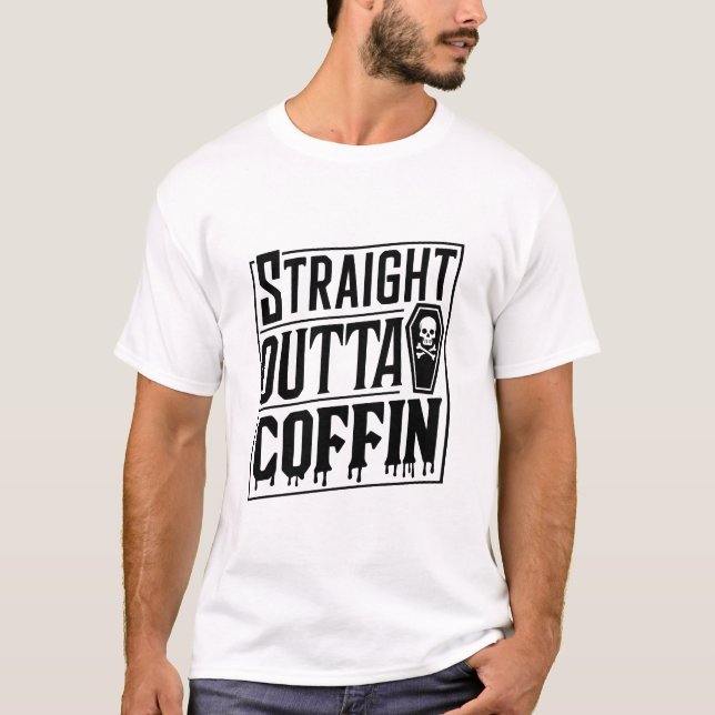 Straight Outta Coffin Funny Vampire Halloween Puns T-Shirt (Vorderseite)