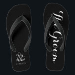 Strand-Hochzeits-Bräutigam drehen Reinfälle um Flip Flops<br><div class="desc">Kundenspezifische Braut- und Bräutigamstrandhochzeit drehen Reinfälle auf Schwarzweiss um. Personifizieren Sie sie mit Ihren Namen und Hochzeitsdatum oder fertigen Sie sie weiter besonders an,  wenn Sie die Farben ändern oder den Plan justieren möchten.</div>