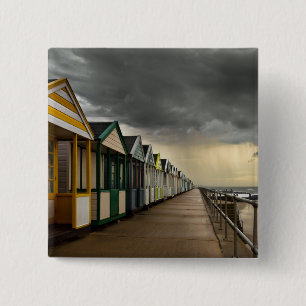 Strand-Hütten in einem Sommer-Sturm Southwold Button