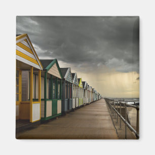 Strand-Hütten in einem Sommer-Sturm   Southwold Magnet
