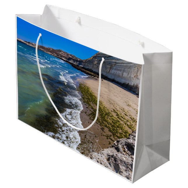 Strand in Puerto Piramides, Argentinien Große Geschenktüte (Rückseite Schrägansicht)