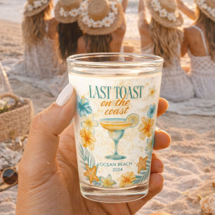 Strand Junggesellinnenabschied Letzter Toast an de Schnapsglas