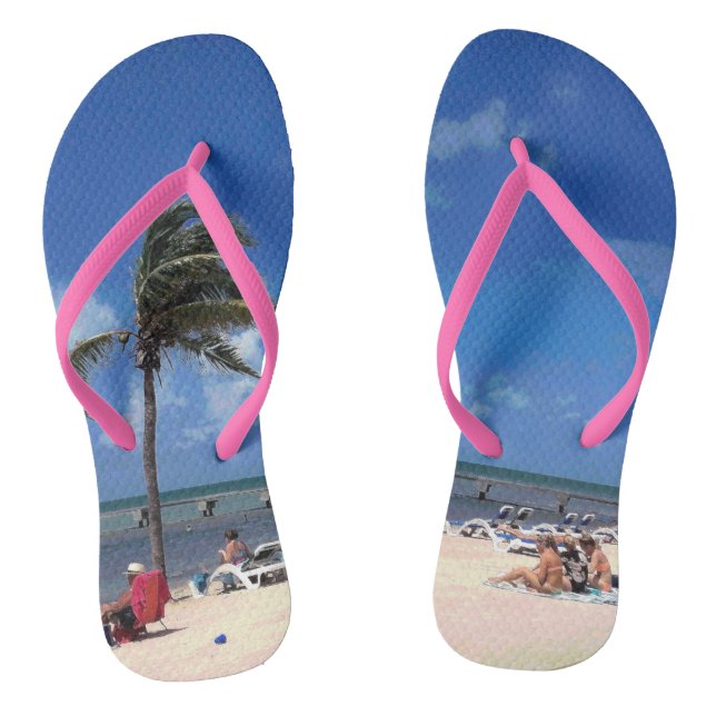 Strand mit Coconut Palm Flip Flops (Fußbett)