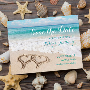 Strand mit Herz auf der Sandkarte Save the Date Ankündigungspostkarte