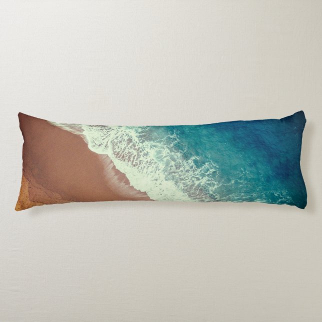 Strand mit Meerwasser Sand im Sommer blau braun Seitenschläferkissen (Vorderseite)