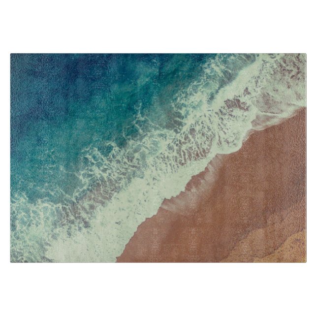 Strand mit Meerwasser und Badestrand im Sommer Schneidebrett (Vorderseite)