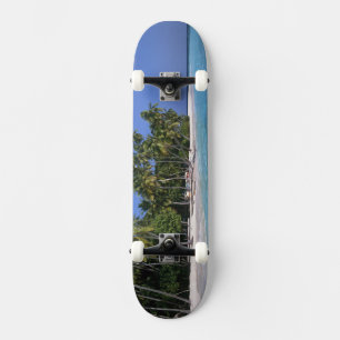 Strand mit Palmen, Malediven Skateboard
