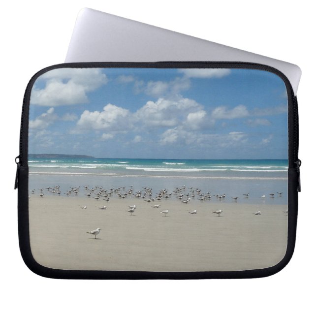 Strand mit Seaguls Laptopschutzhülle (Vorderseite)