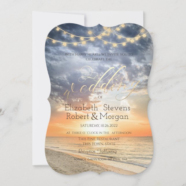 Strand Sonnenaufgang Lichterkette Gold Hochzeit Einladung (Vorderseite)