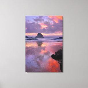 Strand und Meeresstapel in Oregon, Sonnenuntergang Leinwanddruck