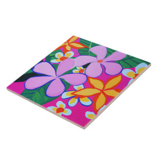 Strand und moderne tropische Blume in rosa Fliese