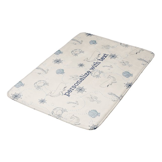 Strand von Cream Navy Blue Anchor Muscheln Badematte (Schrägansicht)