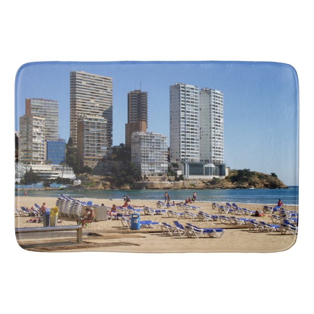 Strand von dem Osten von Benidorm Badematte (Vorderseite)