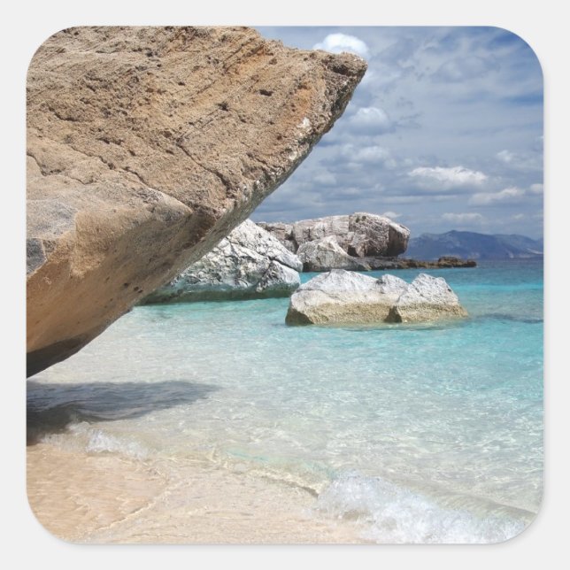 Strand von Sardinien mit großem Felsenaufkleber Quadratischer Aufkleber (Vorderseite)