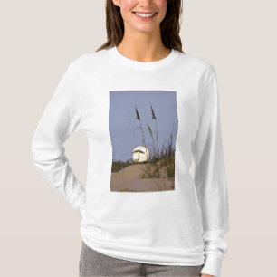 Strandhafer Uniola paniculata) wächst auf Sand T-Shirt