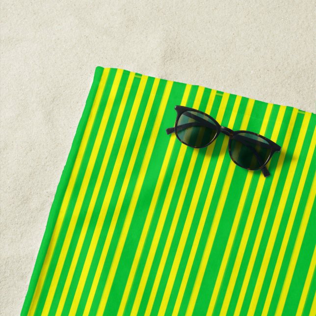 Strandhandtuch mit grünem und gelbem Streifen (Beispiel)