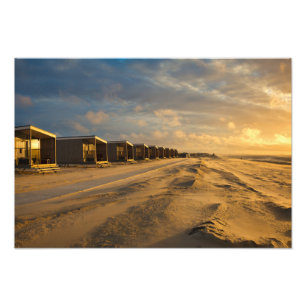 Strandhütten bei Sonnenuntergang an der niederlä Fotodruck