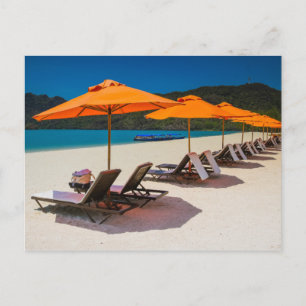 Strandschirme, Strandstühle, tropischer Strand Postkarte