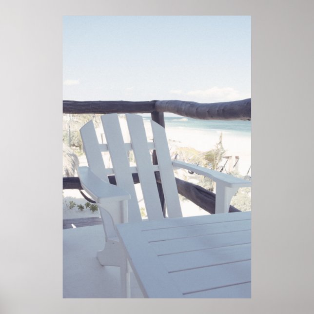 Strandstuhl auf Balkonen Poster (Vorne)