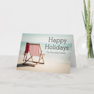 Strandstuhl mit Weihnachtsmannmütze Feiertagskarte