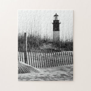 Strandzäune und Leuchtturm