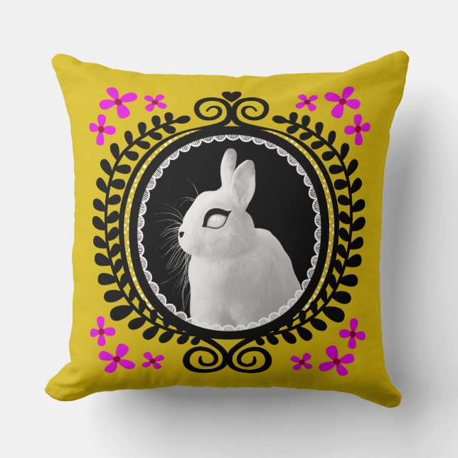 Strange White Bunny: Yellow, Magenta, Red, & Black Kissen (Vorderseite)
